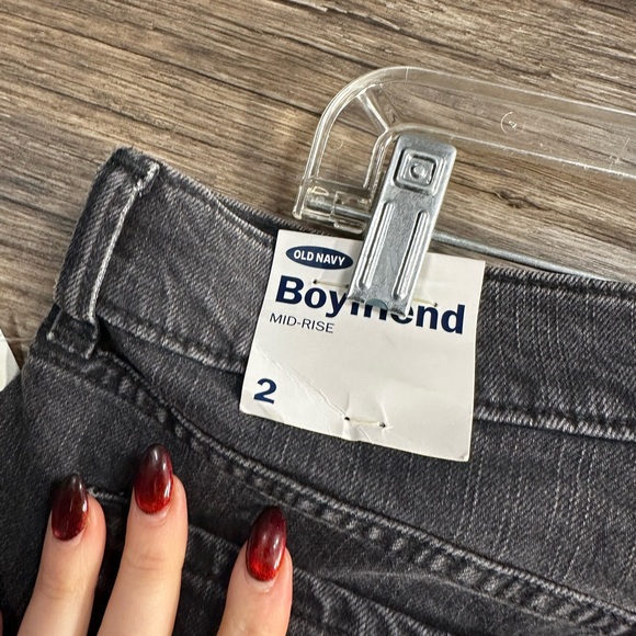 Old Navy Women's Black Boyfriend Jeans - Picture 3 of 6